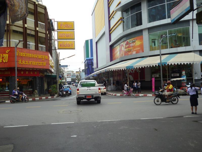 Rajthani Hotel - Sha Certified Surat Thani Exterior photo